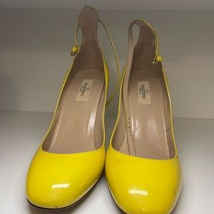 VALENTINO Yellow Pumps